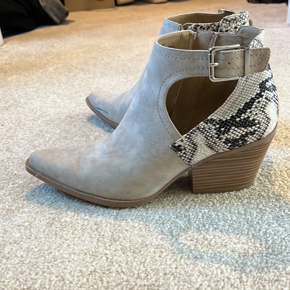 Cream Western Ankle Booties - Picture 3 of 7